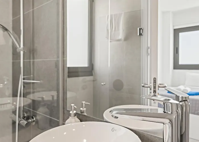 Serenity Waves 19 Ларнака