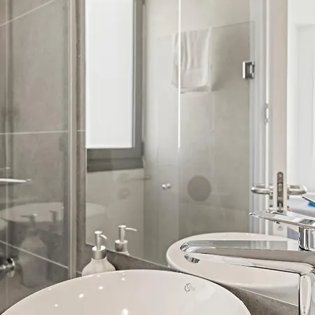 Serenity Waves 19 Lárnaka