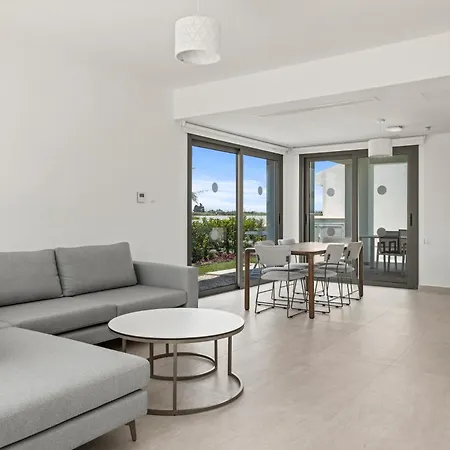 Serenity Waves 19 Lárnaka