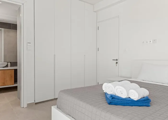 Serenity Waves 19 * Larnaca